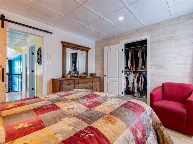 Chambre à coucher principale : Penderie 11.2 x 4.9