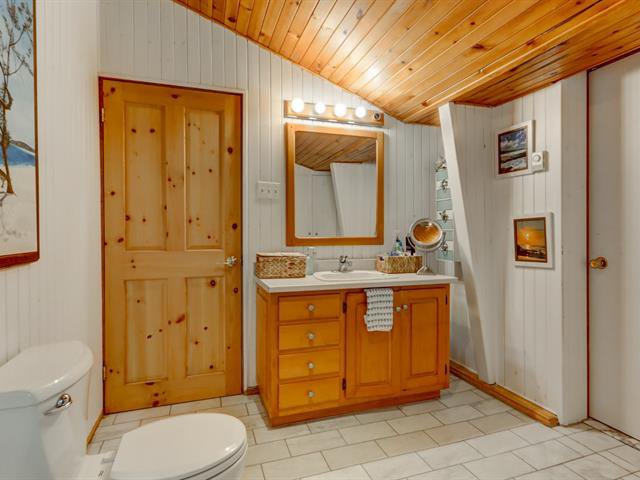Ensuite bathroom