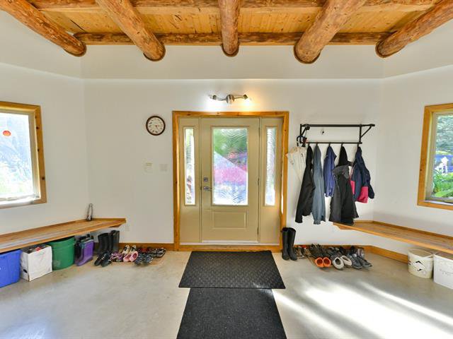 Hall d'entrée : Rez-de-jardin au même niveau que le terrain