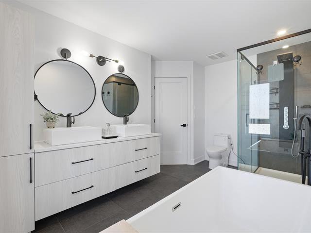 Salle de bains : 2 lavabos!