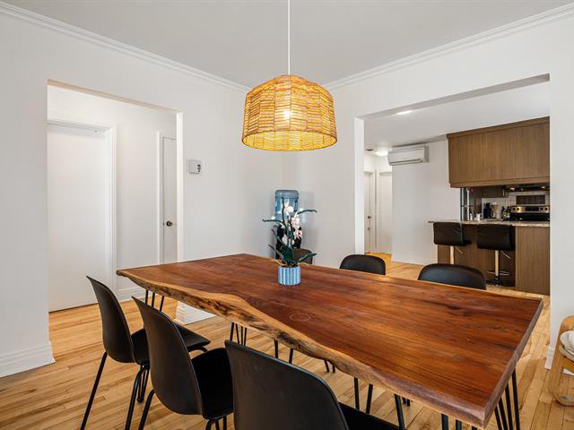 Salle à manger : (normalement emplacement salon)