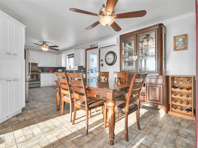 Salle à manger : Maison principale