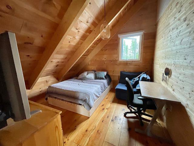 Chambre à coucher : située au 2e étage