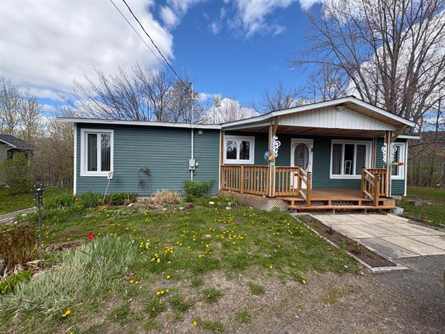 Maison de plain-pied Grenville-sur-la-Rouge / Canton Grenville - 88, Rue Marguerite
