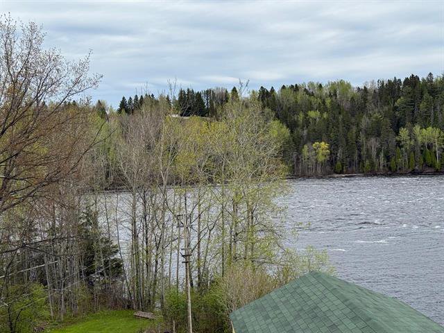 Vue sur l'eau