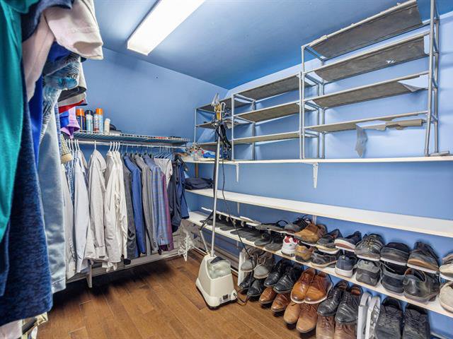 Rangement style walk-in (corridor)à l'étage