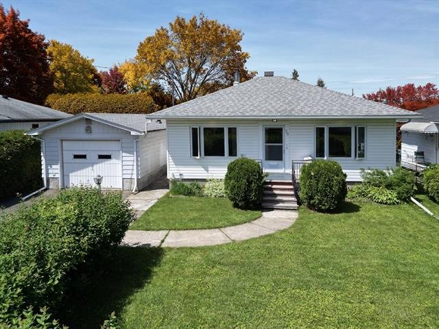 Maison de plain-pied Sainte-Rose (Laval) / Vieux Ste-Rose - 38, Rue Giguère Maison de plain-pied Sainte-Rose (Laval) / Vieux Ste-Rose - 38, Rue Giguère