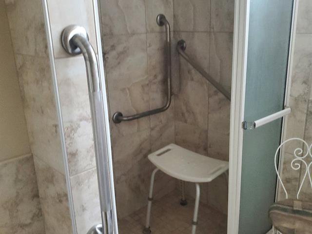 Salle de bains : Salle de bain adaptée résidence intermédiaire