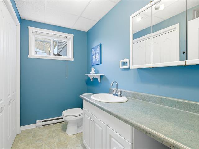 Salle de bains : 2e salle de bain au sous-sol