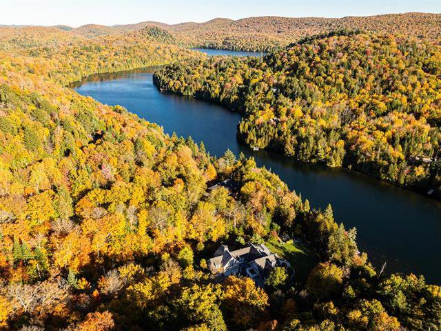 Aerial photo : The vibrant mountains surrounding Lac Cornu