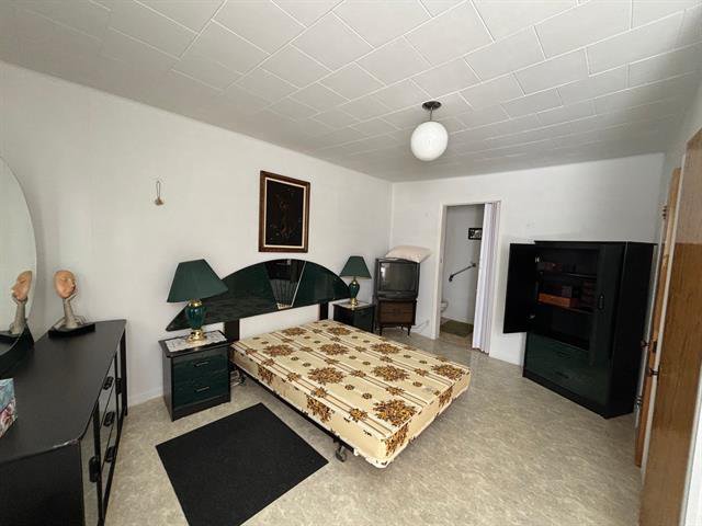 Chambre à coucher : Rez-de-chaussée, salle d'eau attenante