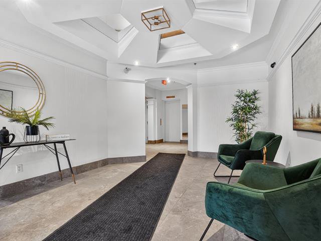 Hallway : Building entrance hall