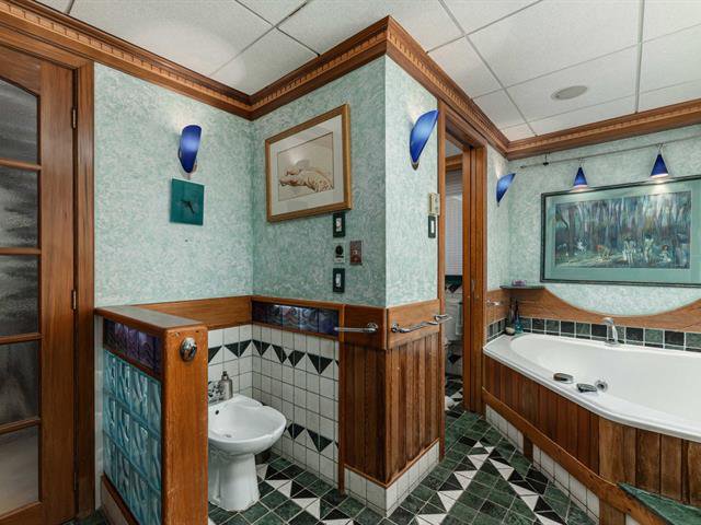 Ensuite bathroom
