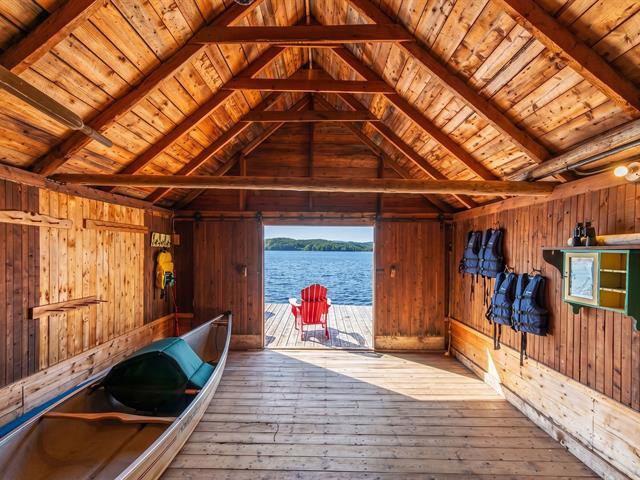 Hangar à bateau