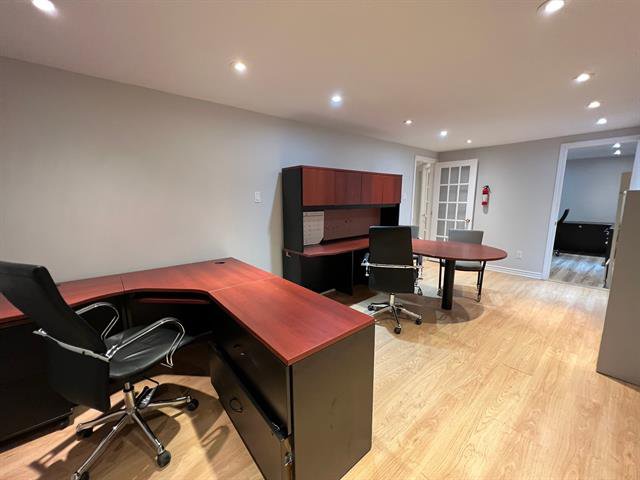 Office : Unit 120 - Private area