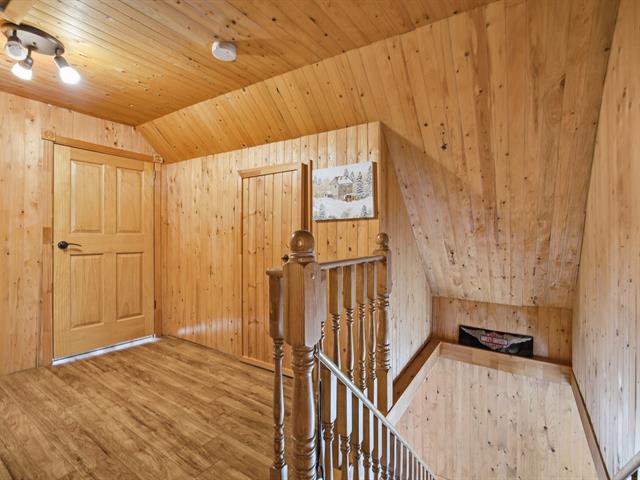 Overall View : Bedroom floor