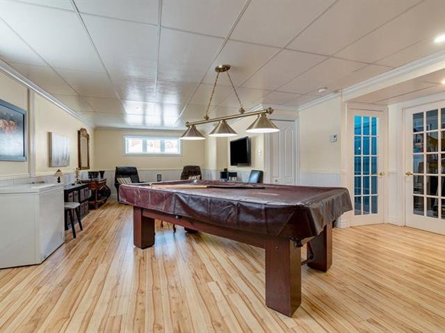 Salle familiale : Table de billard