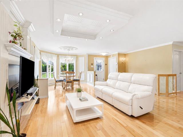 Vue d'ensemble : Salon: (Sofa et tabe ia)