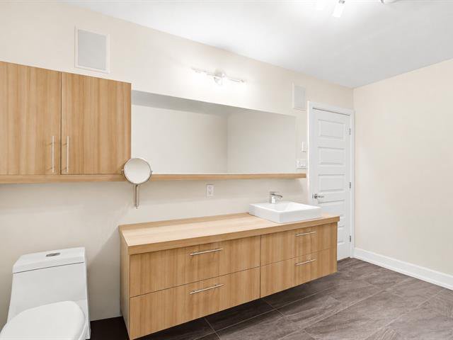 Salle de bains : Beaucoup de rangements!