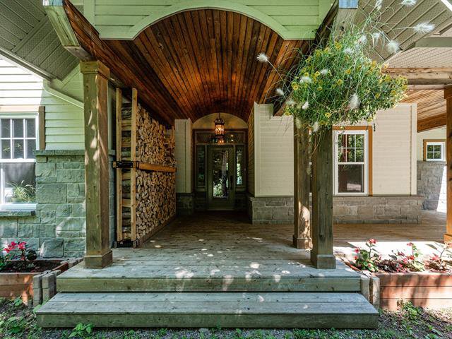 Exterior entrance : Main Entrance