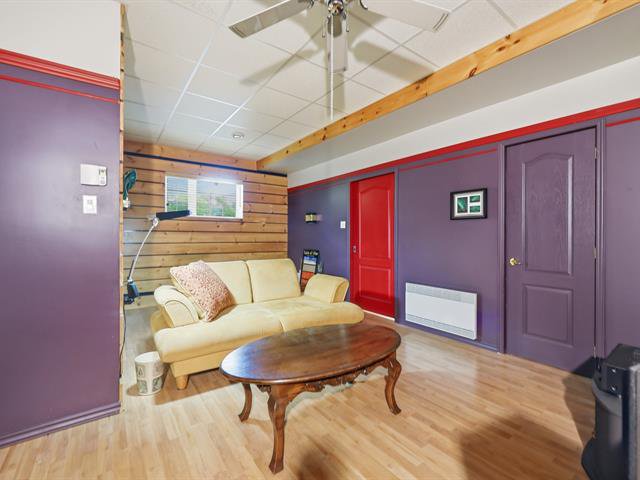 Poss. bedroom / movie room