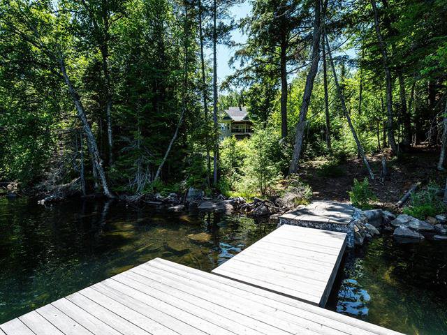 Waterfront : Private Dock Wooded Backyard