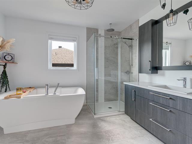 Salle de bains : Douche en céramique