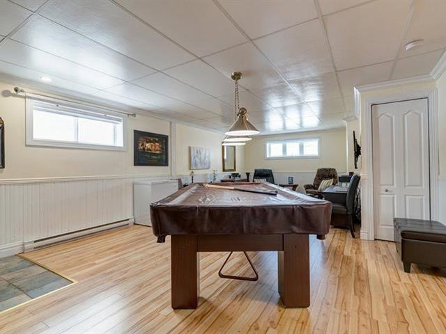 Salle familiale : Table de billard