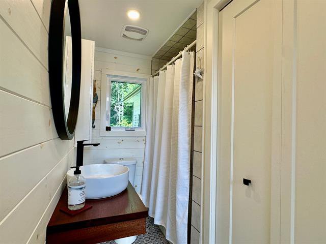 Bathroom : Shower Only