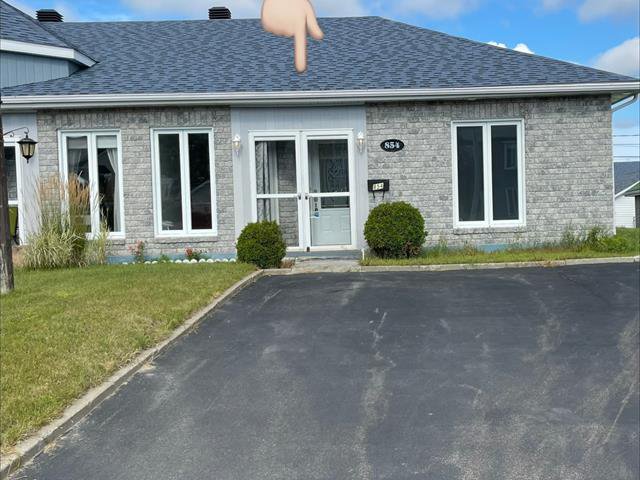 Maison de plain-pied Alma - 854, Av. des Noisetiers Maison de plain-pied Alma - 854, Av. des Noisetiers