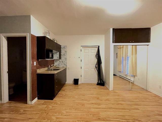 Family room : Shower room no.3 located at the family room.