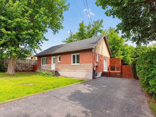 Maison de plain-pied Sainte-Dorothée (Laval) / Est Islemère - 771, Tsse Pesant Maison de plain-pied Sainte-Dorothée (Laval) / Est Islemère - 771, Tsse Pesant