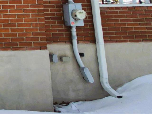 Plug to accommodate a EV charging station