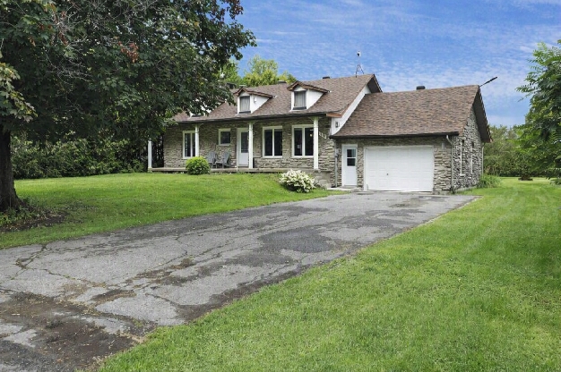 Bungalow L'Orignal - 1118, Bay Road