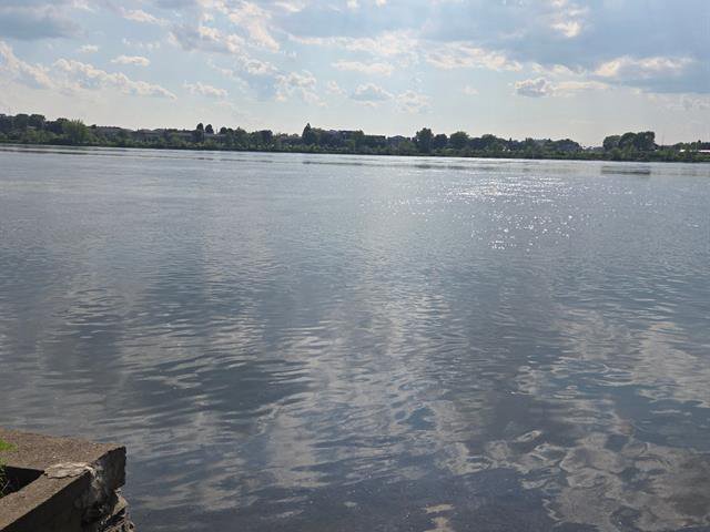 Vue sur l'eau