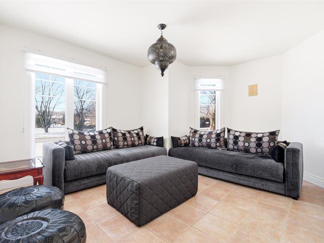 Boudoir : ou autre chambre ou Bureau professionnelle au rdc.