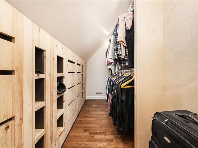 Walk-in closet : Custom Walk-in