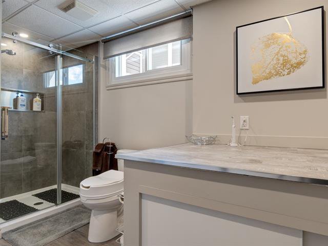 Salle de bains : Douche en céramique