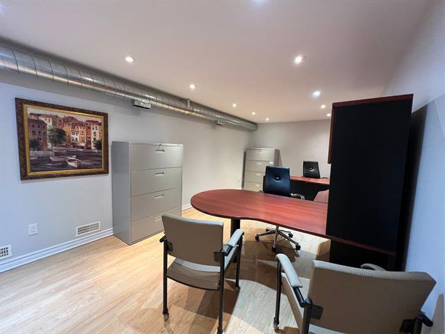 Office : Unit 120 - Private area