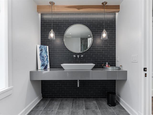 Salle de bains : Salle de bain complète à l'étage
