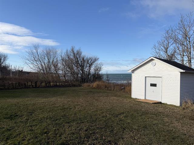 Remise : vue sur le fleuve