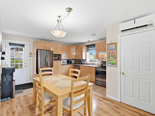 Kitchen/eating area