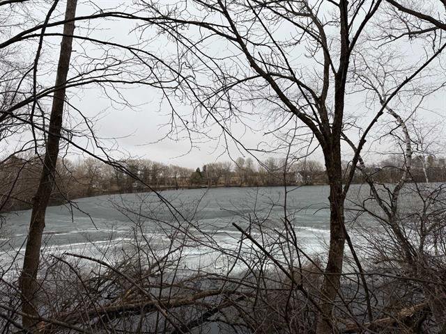 Vue sur l'eau