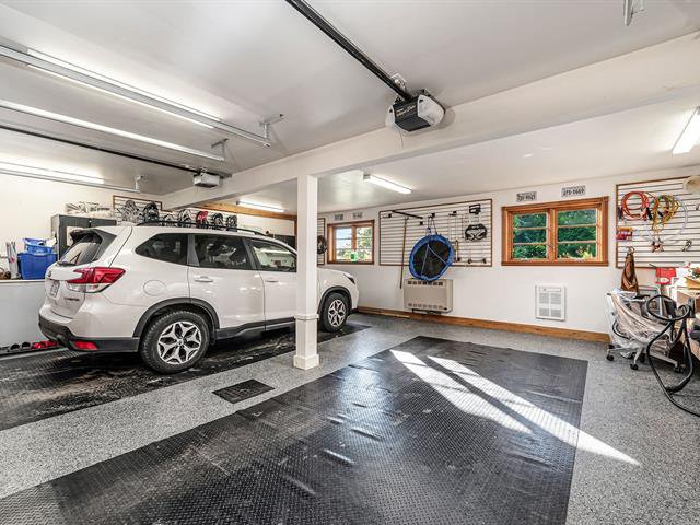 Garage : Garage attaché-maison principale