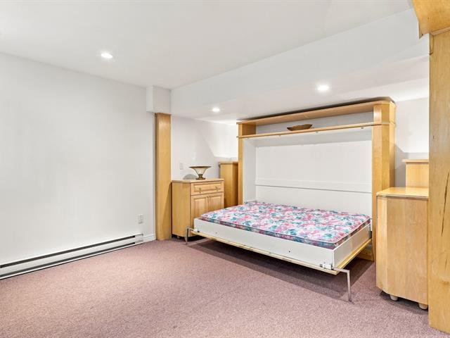 Salle familiale avec lit escamotable
