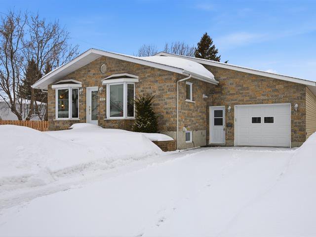 Bungalow Saint-Hyacinthe / Sainte-Rosalie - 13135, Av. Archambault