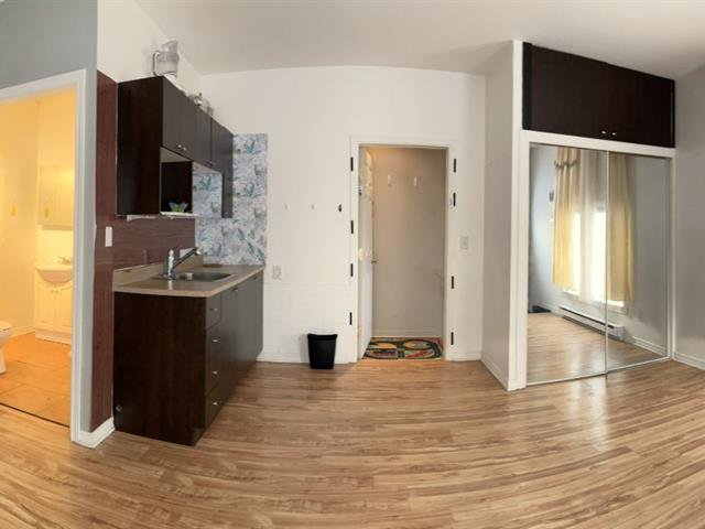 Chambre à coucher : No.5 ou salon ou salle familiale + SDB attenante.