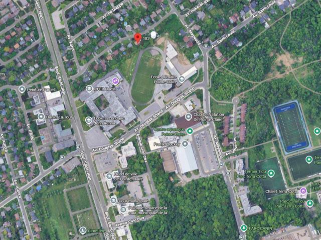 Aerial photo : View of the area, schoolyard at the back.