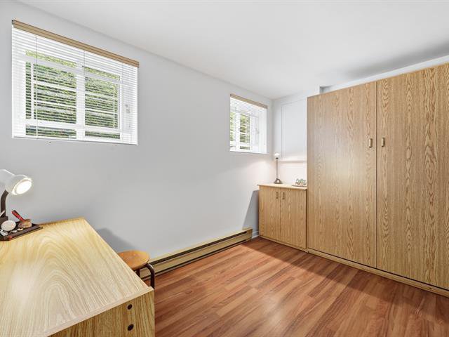Chambre à coucher : Avec lit escamotable