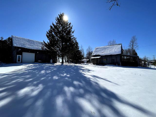 Barn and Chicken coop-Stable